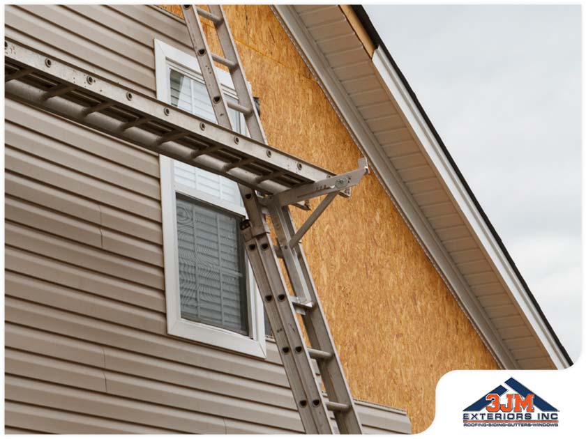 When Should You Repair or Replace Your Siding