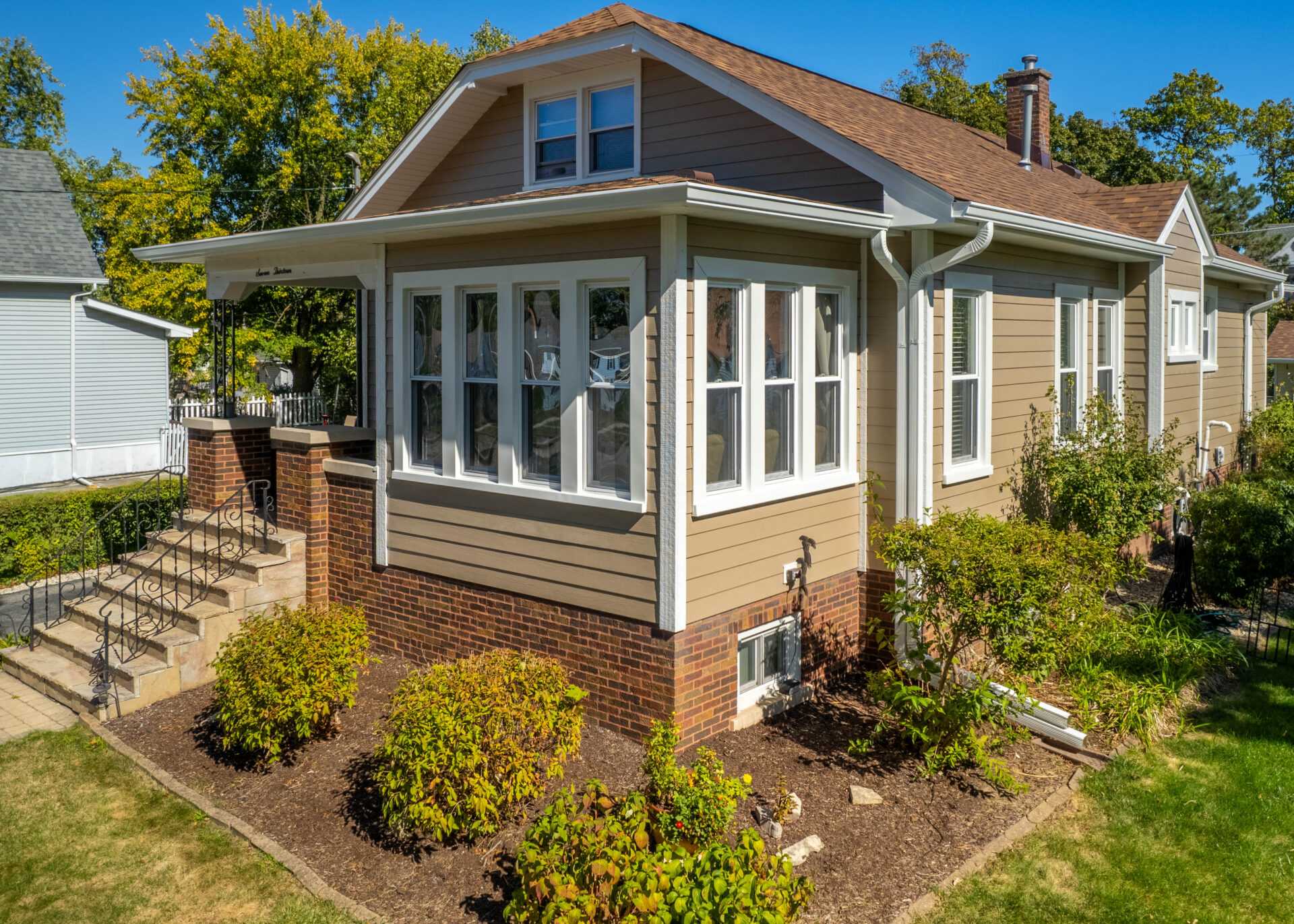 Owens Corning Desert Rose - Siding - James Hardie Khaki Brown Siding